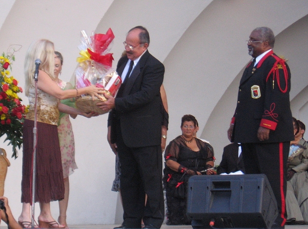 Entrega de reconocimiento a Geraldo Matos