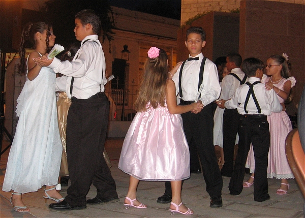 Niños bailando danza