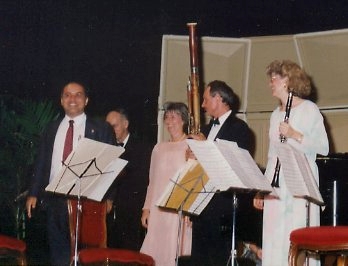 Luciano Quiñones con los integrantes de Camerata Caribe