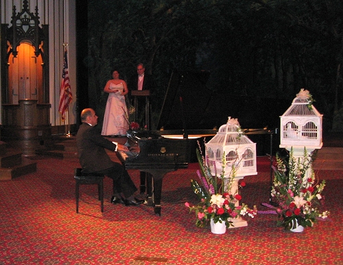 Luciano Quiñones interpreta una de sus danzas durante el recital de gala