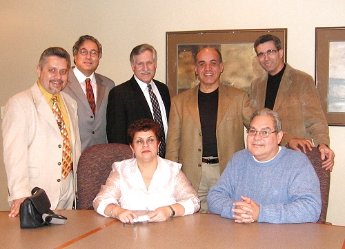 Organizadores y participantes junto al rector Carlos Santiago
