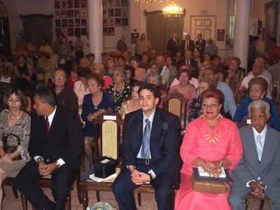 Invitados durante la ceremonia