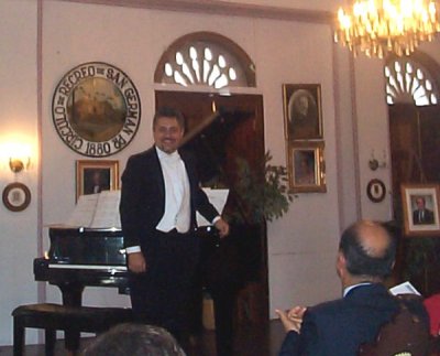 El pianista Luis Manuel Tirado durante su interpretación
