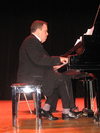 Samuel Pérez interpreta las danzas premiadas