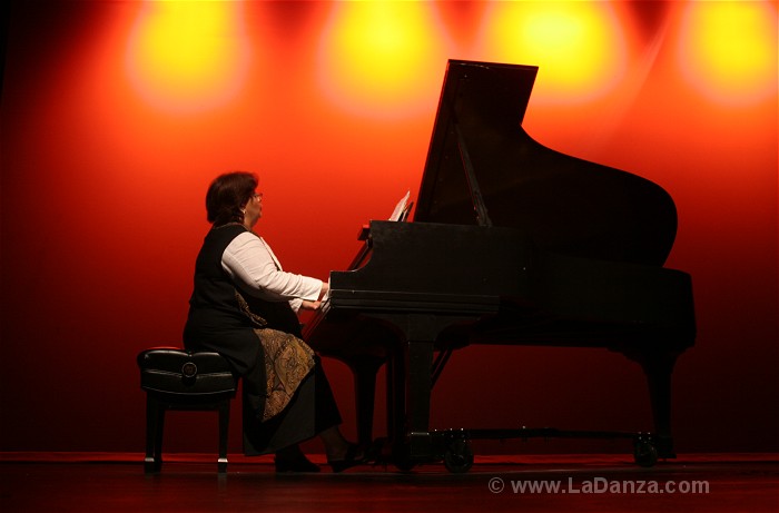 Nilda Betancourt al piano